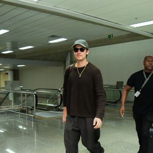 Shawn Mendes foi questionado por um paparazzi se estava preparado para o Dia dos Namorados e esbanjou simpatia na resposta