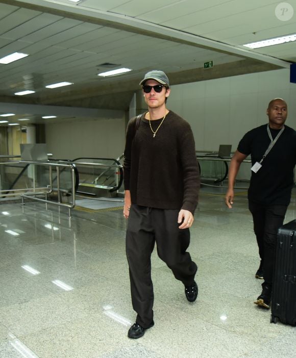 Shawn Mendes foi questionado por um paparazzi se estava preparado para o Dia dos Namorados e esbanjou simpatia na resposta