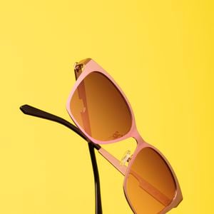 Modelos da nova coleção Marília Mendonça x Chilli Beans têm designs inspirados nas músicas, símbolos e no estilo marcante da Rainha do Sertanejo