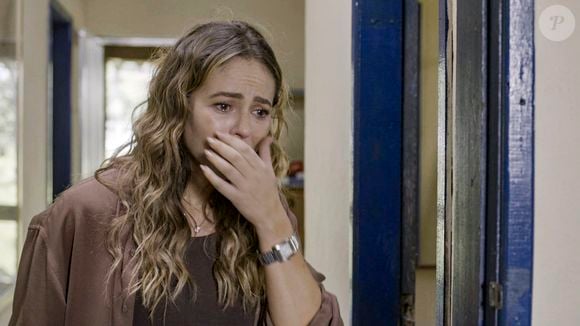 Heleninha (Paolla Oliveira) Heleninha não acredita no que vê: 'Leonardo?' (Guilherme Magon)  – reencontro muda rumo da família Roitman em 'Vale Tudo'