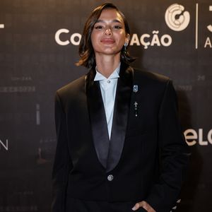 Bruna Marquezine foi aclamada pela postura, como mostram comentários extraídos da página do colunista Leo Dias