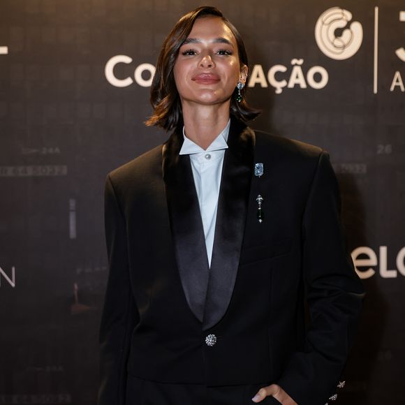 Bruna Marquezine foi aclamada pela postura, como mostram comentários extraídos da página do colunista Leo Dias