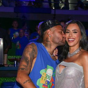 Neymar e Bruna Biancardi posaram para fotógrafos