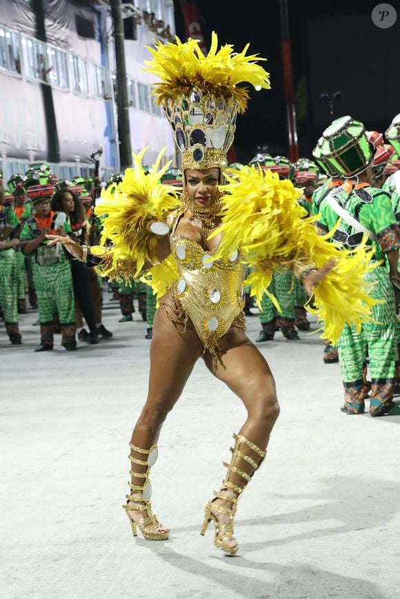 Carnaval 2026: Quitéria Chagas mudou a fantasia a dias do desfile do Império Serrano ao atender pedido da homenageada da escola, Conceição Evaristo