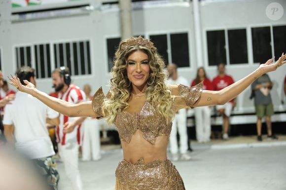 Lorena Improta é musa da Viradouro desde o carnaval 2020