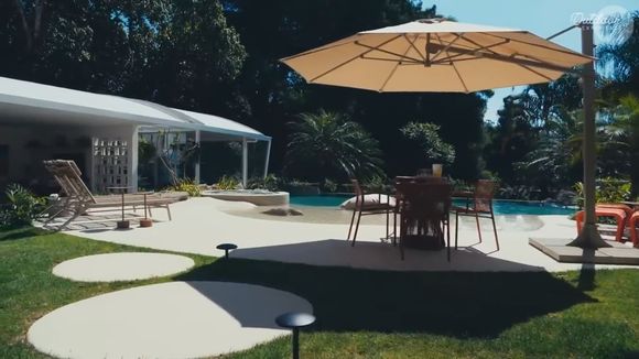 Casa de Tato, músico do Falamansa, é um verdadeiro oásis pela piscina que lembra uma praia particular