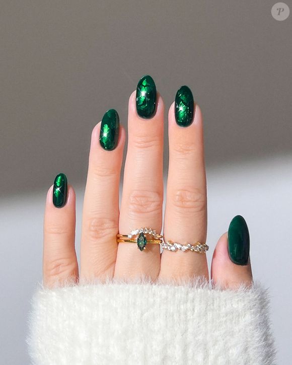 O tom fechado de verde é outra aposta original e elegante