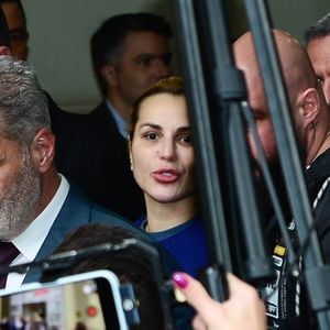 Deolane Bezerra presa está em cela com metragem acima do teto estabelecido e tem acesso a comida quente e materiais de higiene fornecidos de forma seguida