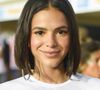 No Brasil, Bruna Marquezine também já aderiu ao visual, reforçando a versatilidade e a elegância desse corte bob que atravessa estilos e gerações.