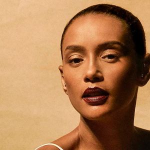 Taís Araujo é dona de pele radiante: protetor solar é cuidado que não sai da rotina da atriz de 'Vale Tudo'