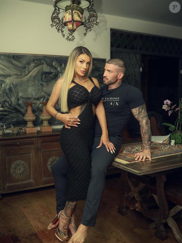 Pornô de Andressa Urach e Máximo García terminou com um incidente: o DIU da famosa se deslocou e ela precisou ir para o hospital imediatamente para remover o objeto