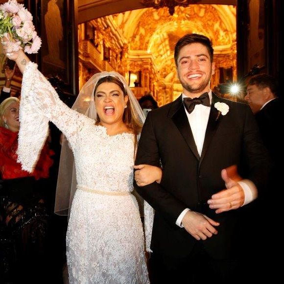 Ao som de 'Ave Maria', Rodrigo Godoy se emociona durante os votos; Preta enxuga as lágrimas do noivo antes de dizer 'Prometo ser fiel'.