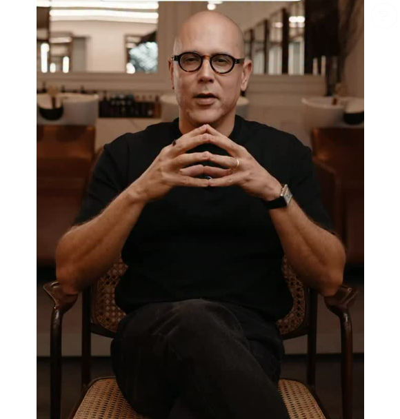 Em entrevista sobre a transformação de Alinne Moraes, Anderson Couto explicou a escolha da tonalidade: 'O tom escolhido foi um dourado metálico. A proposta foi trazer uma nuance mais sofisticada, fugindo daquele dourado excessivamente amarelo'