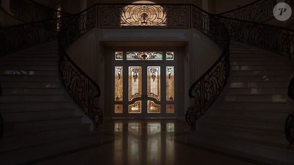 Foto revela entrada no castelo alugado por Vini Jr.
