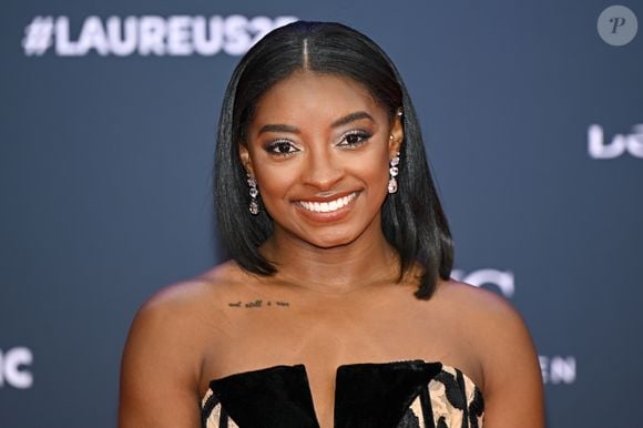 Depois de procurar ajuda especializada, Simone Biles descobriu que os sintomas estavam relacionados à dermatite seborreica e eczema