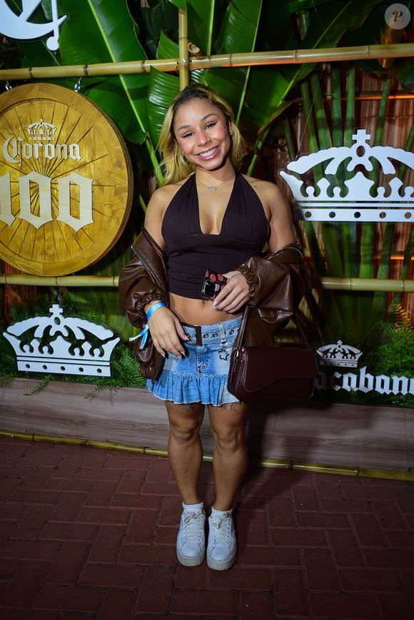 Show da Lady Gaga no Rio: de minissaia, Flávia Saraiva destacou toda sua beleza para o evento