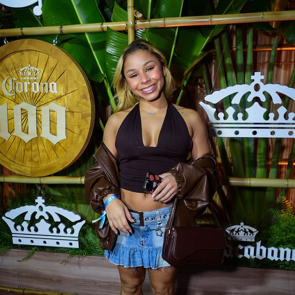 Show da Lady Gaga no Rio: de minissaia, Flávia Saraiva destacou toda sua beleza para o evento