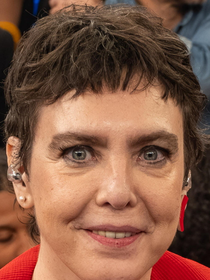 Clara Cervera, maquiadora, sobre a maquiagem ideal para mulheres com mais de 40: 'O delineador de 20 anos atrás já não valoriza mais seus olhos, e usar muita sombra pode fazer você parecer mais velha'