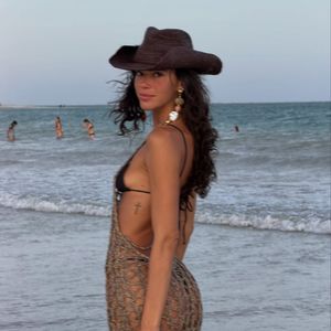 Em entrevista para a Vogue, Bruna Marquezine disse ser a 'louca do laser' e sempre estar aplicando novas tecnologias no rosto