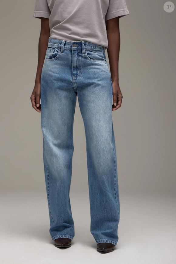 Combinada ao jeans claro da Mondepars (R$ 860,00) cria um look leve, fresco e elegante para dias à beira-mar