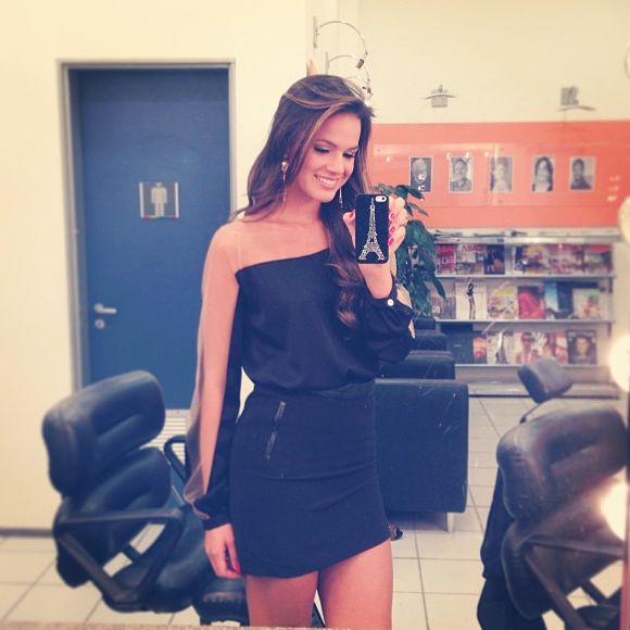 Mas essa construção de imagem de Bruna Marquezine passou por fases distintas, todas acompanhadas de perto pelos fãs e pela indústria da moda.