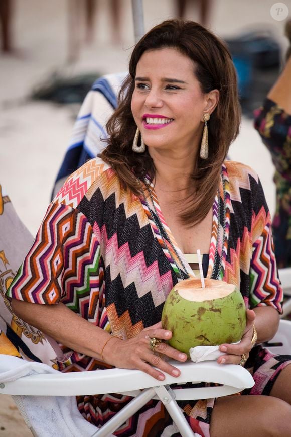 Narcisa Tamborindeguy avaliou o processo de escrita do seu livro: 'Parece que passou uma metralhadora na minha cabeça e fui escrevendo tudo: bobagem, loucura, aventura. É um livro profundo, em tópicos, fácil de ler e verdadeiro com seu coração'