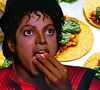 Provei o prato mexicano mais irresistível que Michael Jackson comia durante ‘Thriller’: leva queijo, molho de pimenta e é fácil de fazer em casa