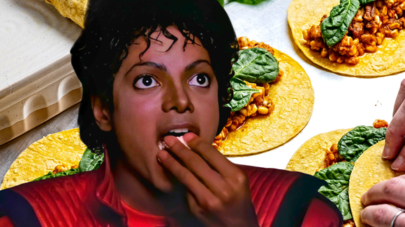 Provei o prato mexicano mais irresistível que Michael Jackson comia durante ‘Thriller’: leva queijo, molho de pimenta e é fácil de fazer em casa