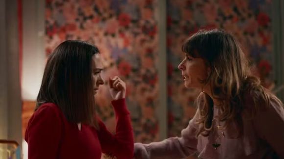 O tapa que Tatá Werneck levou em 'Quem Ama Cuida': Maria Ribeiro revela detalhes da agressão nos bastidores da novela das nove - foi real ou fictício?