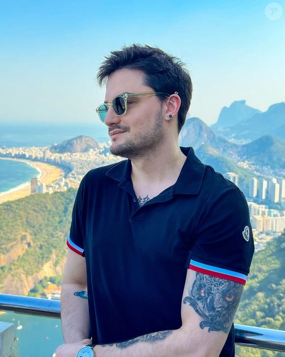 O anúncio gerou diversas reações nas redes sociais, com seguidores questionando a veracidade da pré-candidatura e levantando hipóteses de que poderia se tratar de uma ação de marketing ou sátira, especialmente devido às referências ao livro "1984", de George Orwell, presentes no vídeo