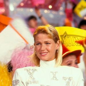 A relação de Xuxa Meneghel com a moda ganhou um capítulo especial em Nova York: a apresentadora revelou que Carolina Herrera faz parte de seu guarda-roupa desde os anos 80 e levou uma saia que usou em 1990