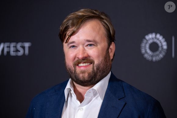 Haley Joel Osment em sua mais recente aparição pública antes da prisão — o ator demonstrava sinais de instabilidade emocional, segundo fontes.