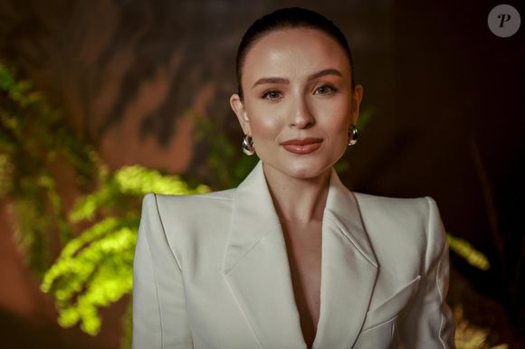 Larissa Manoela comentou sobre a cena editada do 'Fantástico', após ir ao ar, enfatizando que ficou surpresa: 'Fiquei surpresa em quererem criar uma disputa feminina onde não existe. Lutamos sempre contra isso!', disse ela no X.