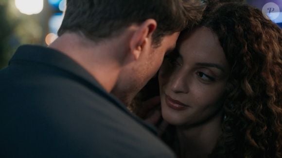 Gabriela Loran: 'Quando ela se sentir confortável e CONFIAR no Leonardo. Aí, sim, ela vai se abrir. Porque ninguém é obrigado a sair dizendo pra Deus e o mundo sua história de vida. Não se trata de ‘esconder’, se trata de CONFIAR. E a Vivi que estou criando está nesse lugar. Até porque a Viviane tem muito orgulho da história de vida dela, que é linda. De novo: ser trans NÃO é o pilar central da vida da Vivi e de muitas outras mulheres como ela. E não vou deixar que a definam assim'