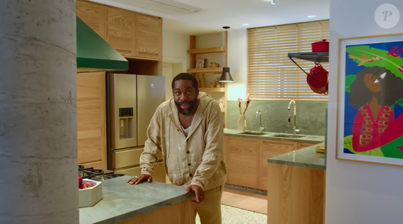 Em formato de ilha, cozinha foi planejada para permitir a integração entre Lázaro e sua família e amigos enquanto cozinha