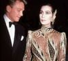 O designer Bob Mackie e a cantora e atriz Cher durante o Costume Institute Gala, realizado no Metropolitan Museum of Art, em Nova York, em 1985. Segundo mensagem divulgada nas redes sociais do estilista e reproduzida pelo Hindustan Times, ele viveu seus 87 anos realizando o sonho de trabalhar como designer de moda e figurinista.