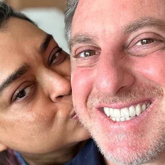 Preta Gil foi homenageada por Luciano Huck neste domingo, 27 de julho de 2025