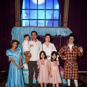 Fabiana Justus levou a família para a festa da irmã caçula