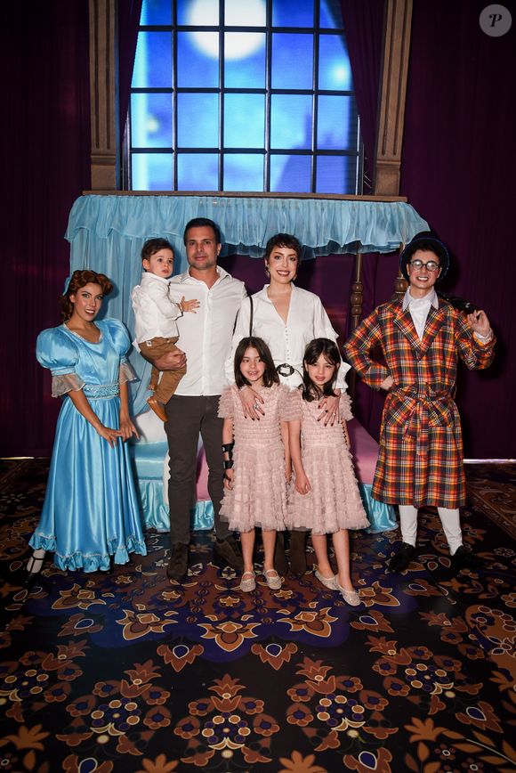 Fabiana Justus levou a família para a festa da irmã caçula