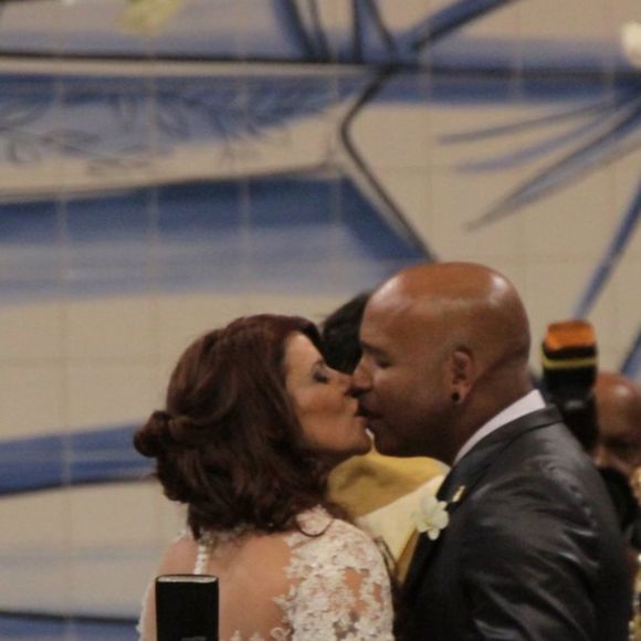 Viúva de Rick após 42 anos juntos, Geralda Helena queria renovar votos de casamento; desejo envolvia acidente do sertanejo, dupla de Renner. Entenda