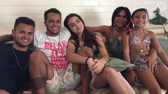 Herdeiros da cantora são: Thammy Miranda, 41, Décio Nascimento Jr., 35, Sérgio Aversani, 31, Gabriel Miranda, 28, Giullia Vitória Cezimbra, 21, e Valentina Miranda, 13