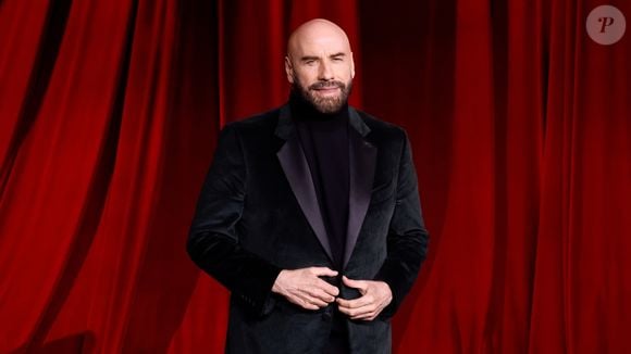 O ator John Travolta, hoje aos 72 anos, vive cercado de muito luxo em sua mansão gigantesca nos Estados Unidos