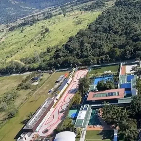 Neymar é outro famoso que tem mansão no mesmo condomínio em Mangaratiba