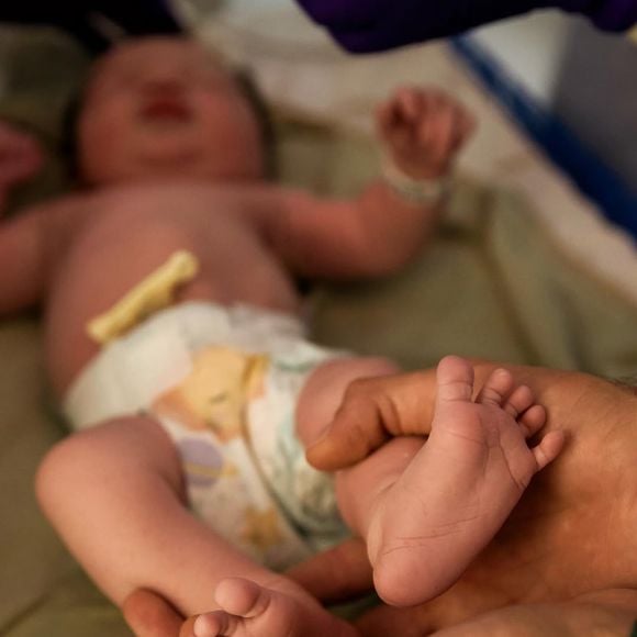 Filha de Rafa Kalimann e Nattan nasce com 4 kg e nome escolhido chama atenção por tendência nacional