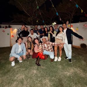 Teve até uma quadrilha no quintal da casa de Larissa Manoela e André Luiz Frambach