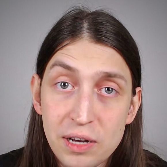 O caso ganhou mais repercussão após um vídeo viral do youtuber Felca, que denuncia esquemas de pedofilia na internet e a exploração da imagem de menores de idade