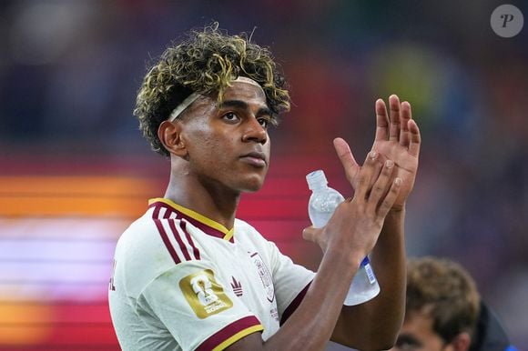Lamine Yamal não usa os sobrenomes dos pais por um motivo emocionante: o nome do craque da Espanha homenageia dois amigos que ajudaram sua família antes de seu nascimento