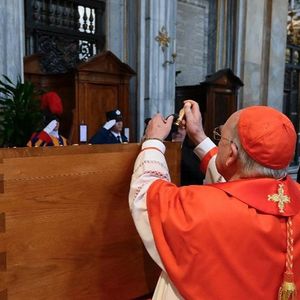 O perfil oficial do Vaticano no Instagram decidiu sanar a curiosidade dos fieis e revelou detalhes do que aconteceu nesta última cerimônia