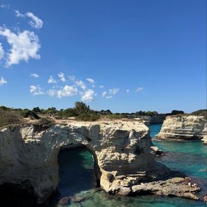 Bruna Marquezine exibe foto de tirar o fôlego de paisagem na Itália