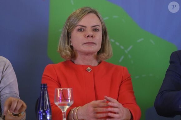 Gleisi Hoffmann, no entanto, tem um grande diferencial com Odete Roitman: a relação com o Brasil